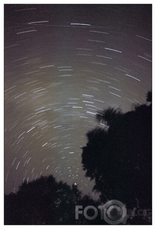 Zvaigžņu ceļi (Star trails). Polārzvaigzne.