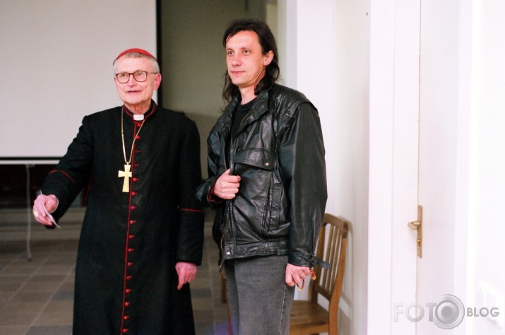 Sienas gleznojuma aprunāšana
