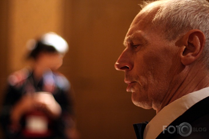 -nodziedi man uz nakti, Vectētiņ?!