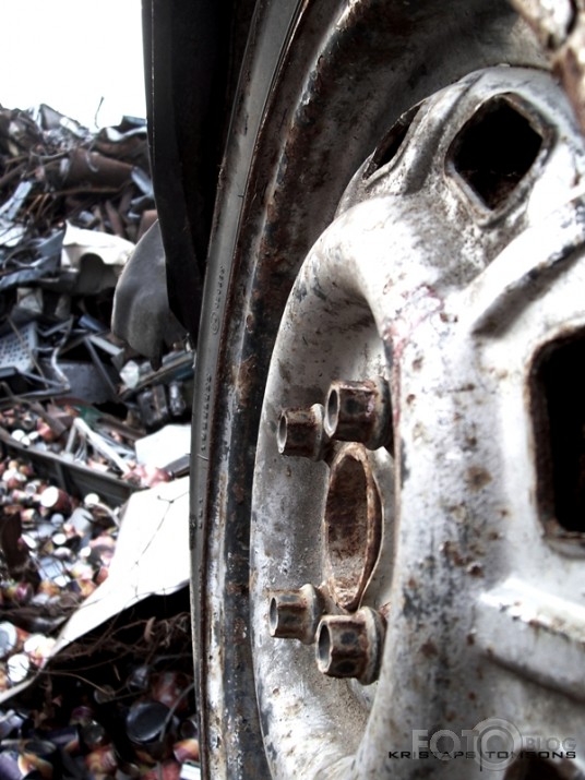 Izgāztuve ar auto pļockām