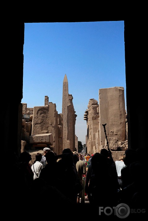 Iz tumsas (Karnaka)