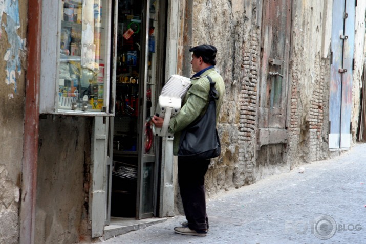 Napoli, Quartieri Spagnoli
