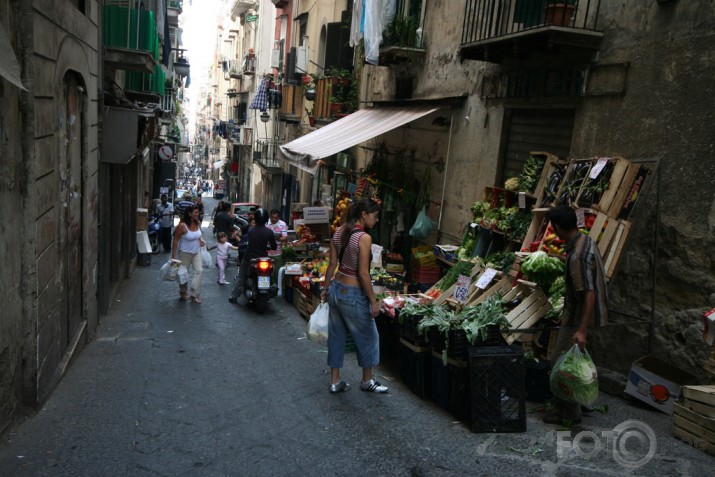 Napoli, Quartieri Spagnoli