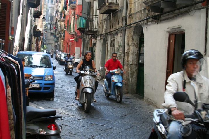 Napoli, Quartieri Spagnoli