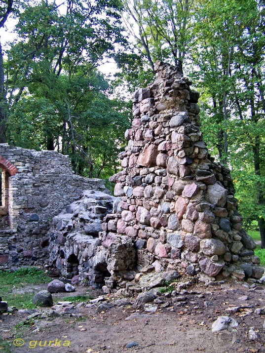 livonijas ordeņa pilsdrupas. Lielvārde.