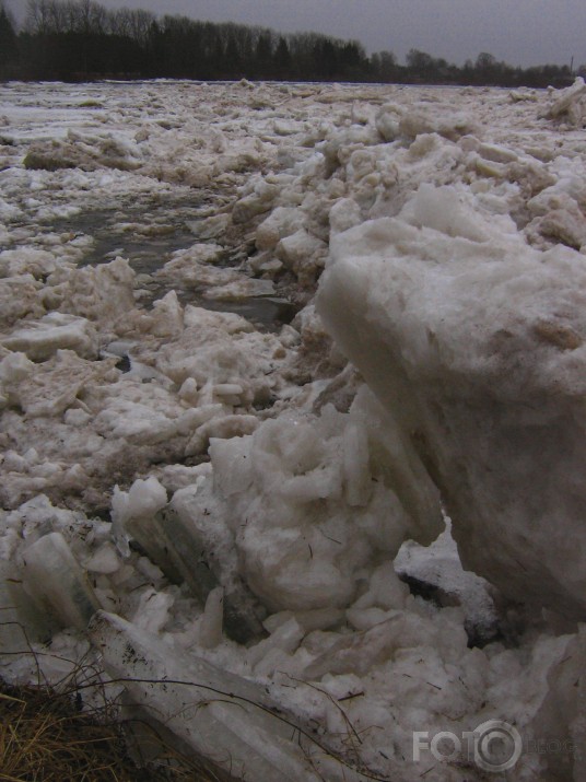 Ledus strēgums Daugavā