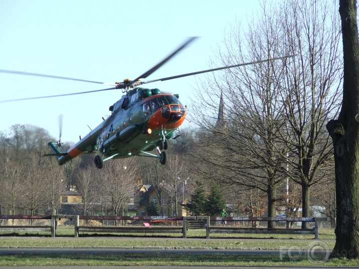 Helikopters Uzvaras parkā