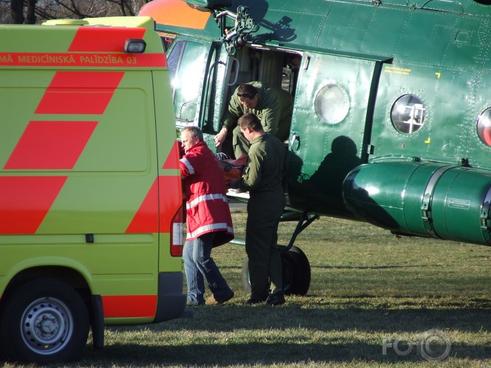 Helikopters Uzvaras parkā