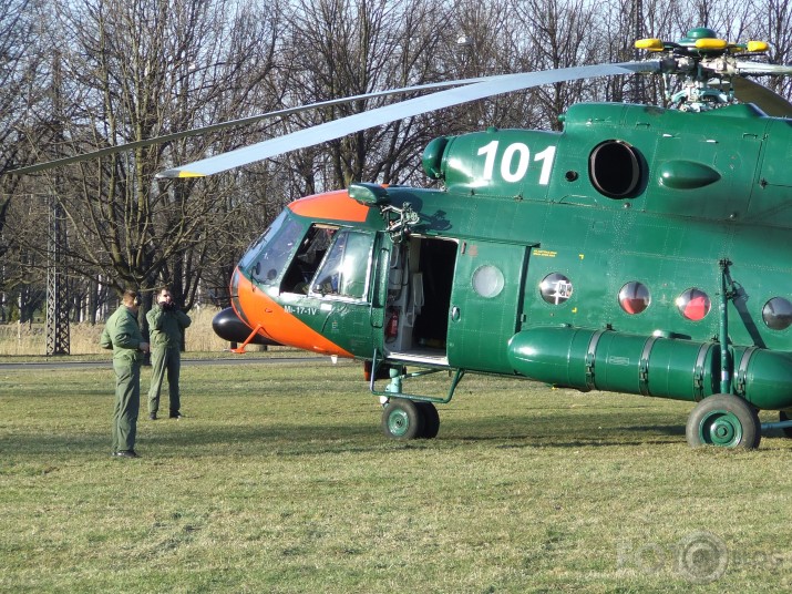 Helikopters Uzvaras parkā