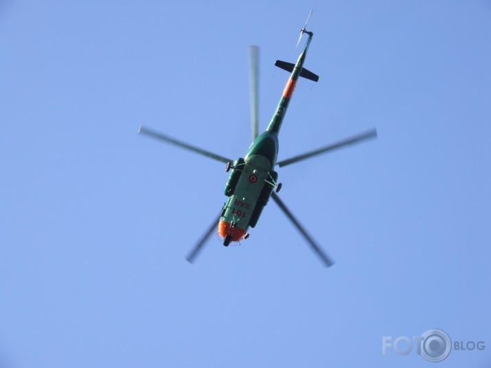 Helikopters Uzvaras parkā