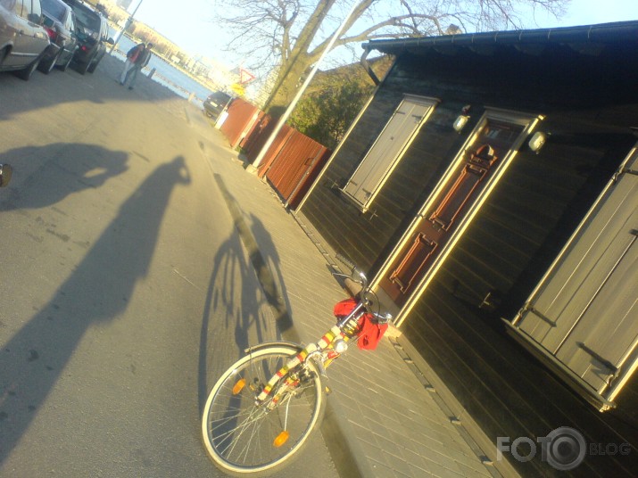 vello prieki [jeb metam spoguleni pie malas un taisam mobilbildes! =) ]