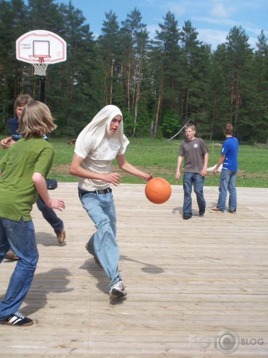 Lidojošais Atis/parasts basketbols