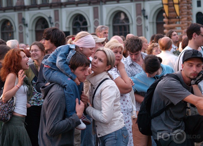 Uz "Francijas pavasari" sanākušie ļautiņi