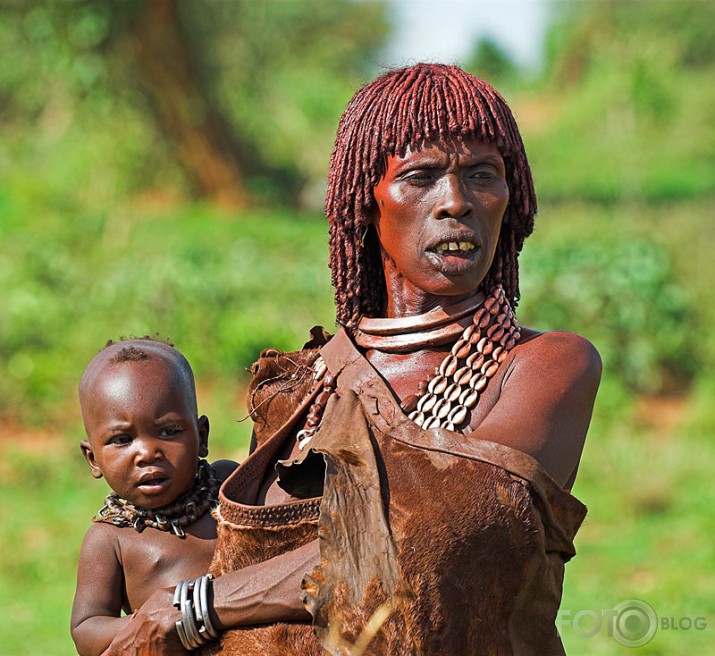 Hamer mother with child