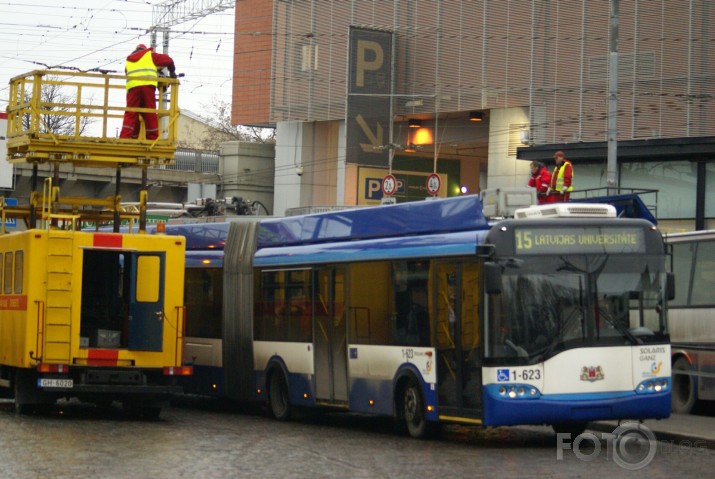 Trolejbuss + Bez vadiem = Sastregums