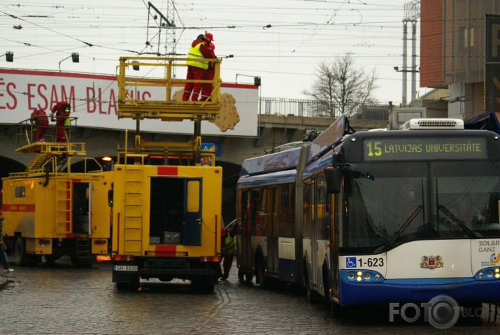 Trolejbuss + Bez vadiem = Sastregums