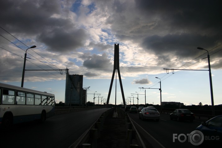 hujņa