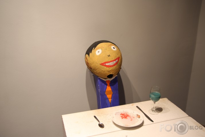 Pie galda