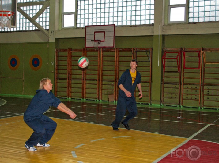 Sporta stunda kopā ar volejbolistiem- Tomu šmēdiņu un Viktoru Koržeņēvicu. II