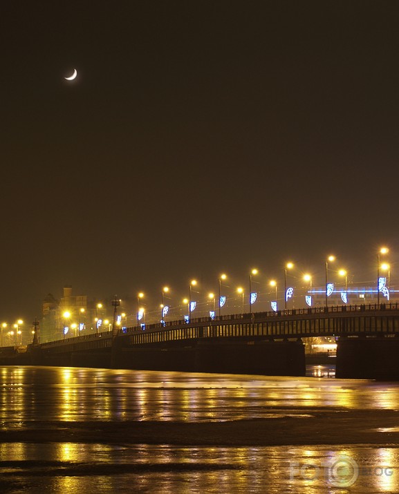 tilts un mēness