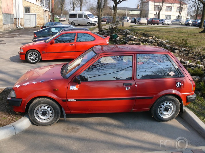 Pamēģini auto noparkot šādi ... :D