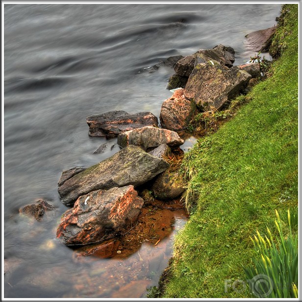 Viss plūst un mainās...tik akmentiņi paliek...(inverness)