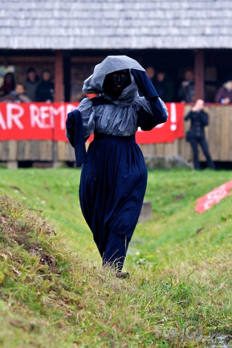 Bilde no performances Pedvālē