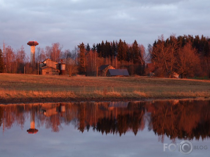 pavasara saulrieta krāsās ieskatoties