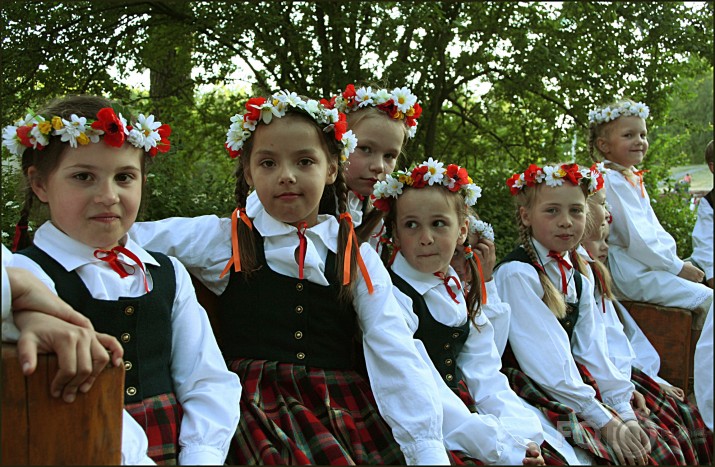 Madonas pilsētas svētki. Mazie dejotāji.