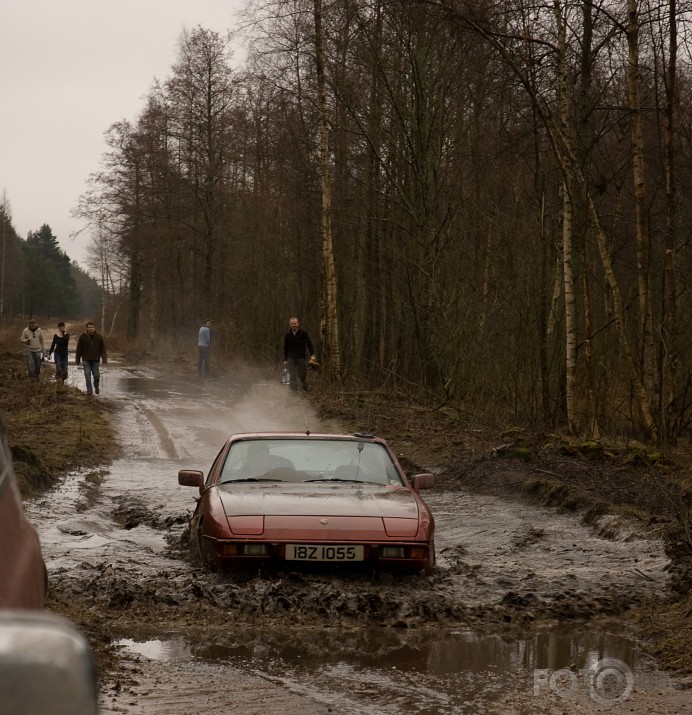 Kas teica, ka Porsche nav zemūdene?Un vēl dažas ainiņas...