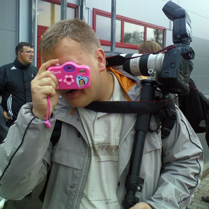 CANON VS NIKON :)