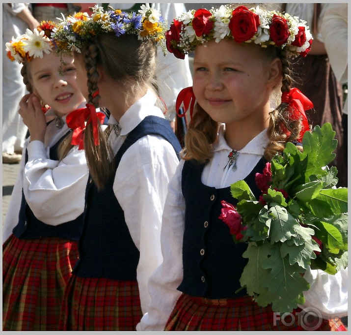 Svētku gājiens /BĒRNU EMOCIJAS II/