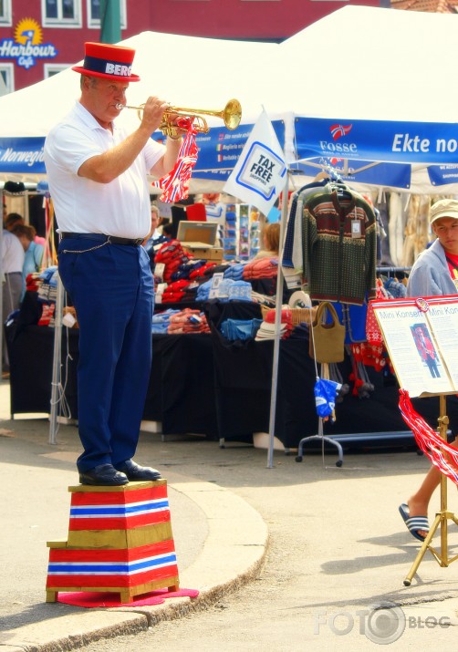 pilsētas ielās.