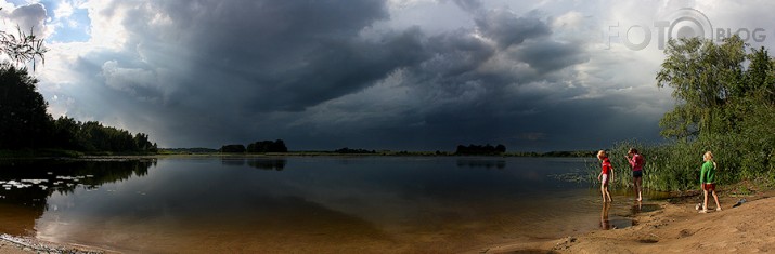 Meiteņu vasara. Gulbju ezera panorāma