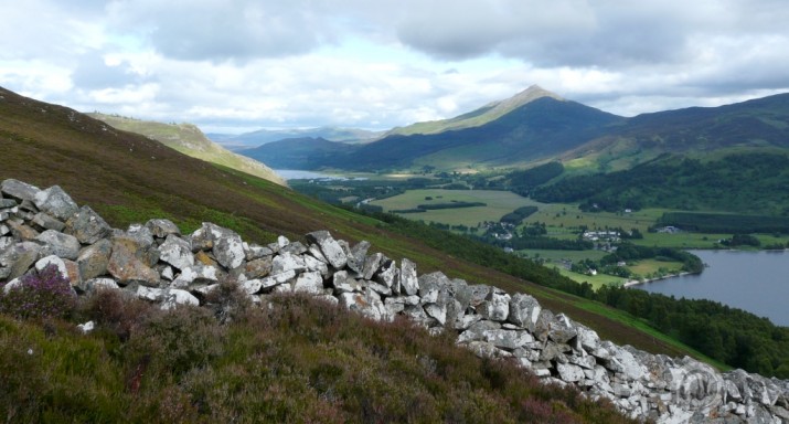 Ainava ar Schiehallion virsotni