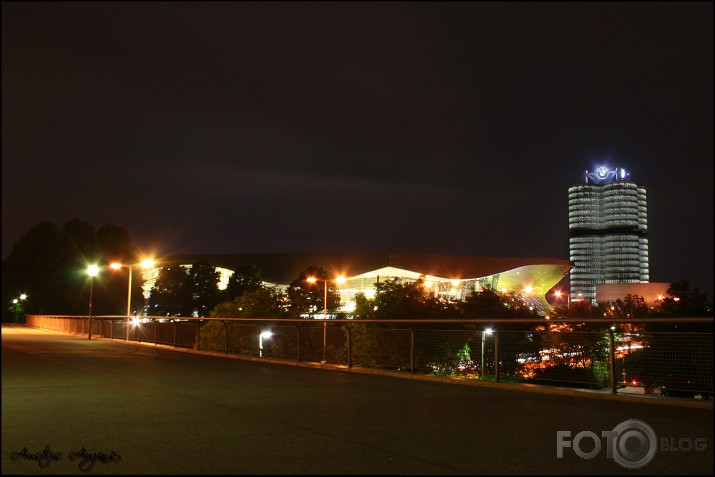 Minhene (BMW Welt un galvenā ēka)