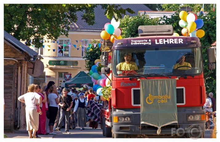 Limbažu pilsētas svētku gājiens