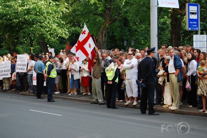 Baltās rozes