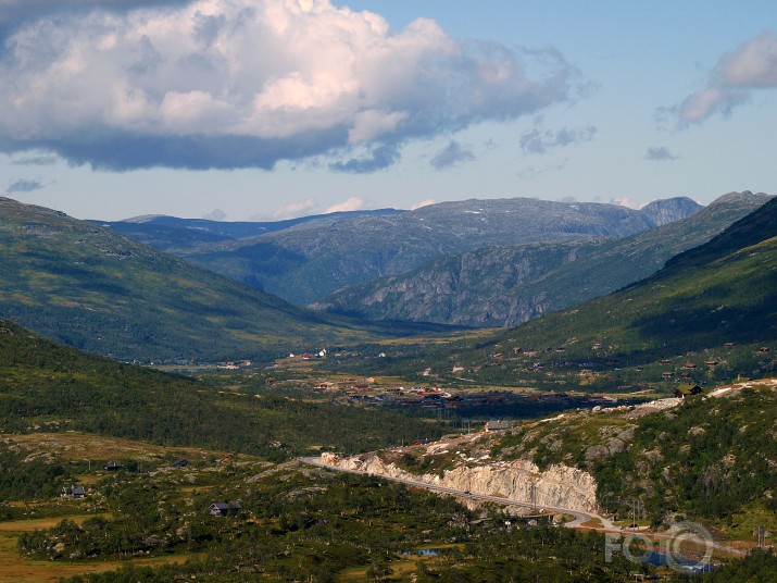 neliels skats uz vienu no ledājiem, no liela attāluma....