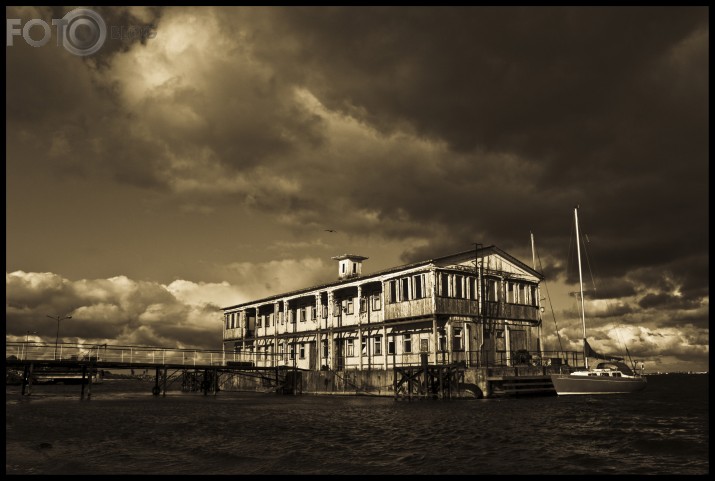 VINTAGE PICTURE