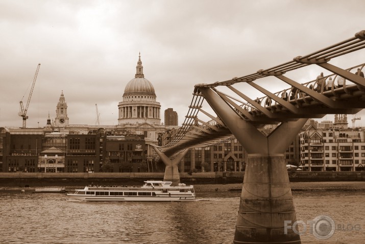 Londona. Ielas garumā