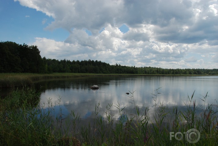 Nobraucot gar Kaņjiera ezeru..