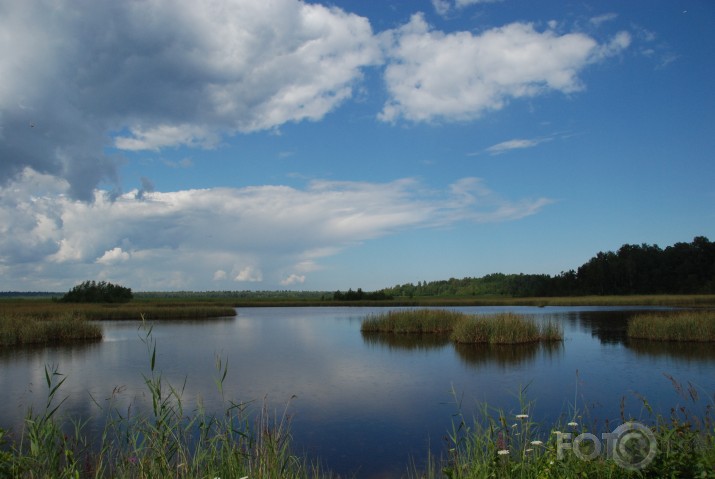 Nobraucot gar Kaņjiera ezeru..