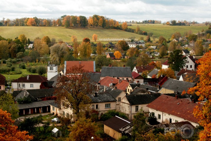 Aiz trejdeviņām kalnu..