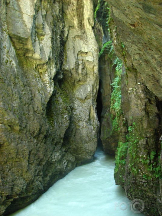 upe uz nekurieni
