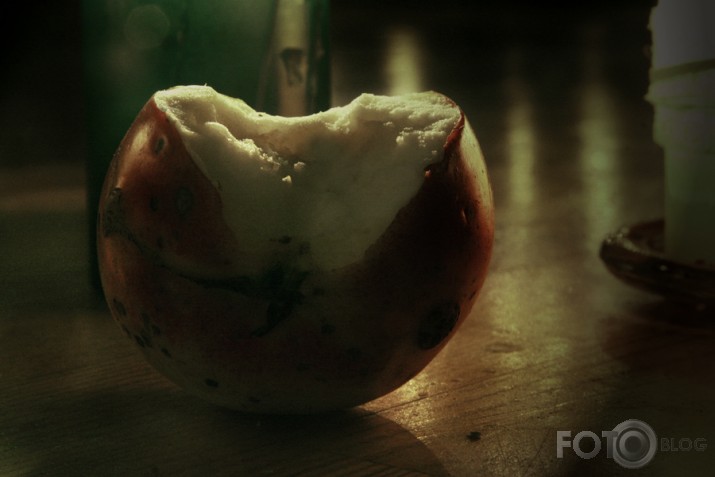 the poisoned apple