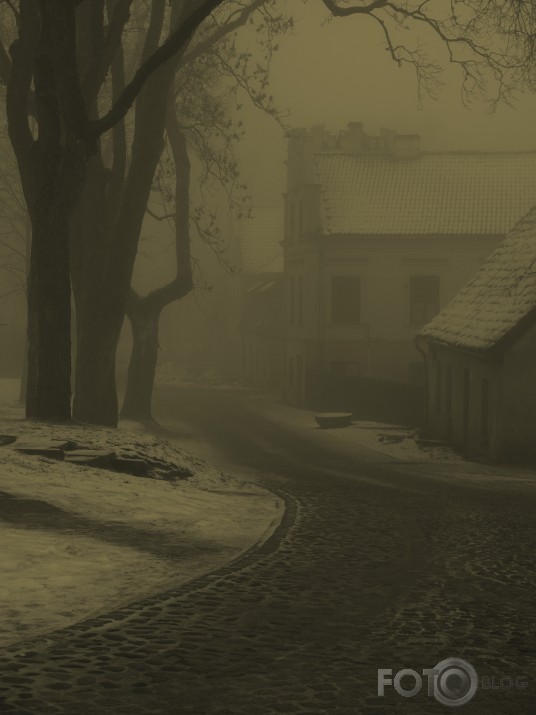 Miglā ietīts itin viss.