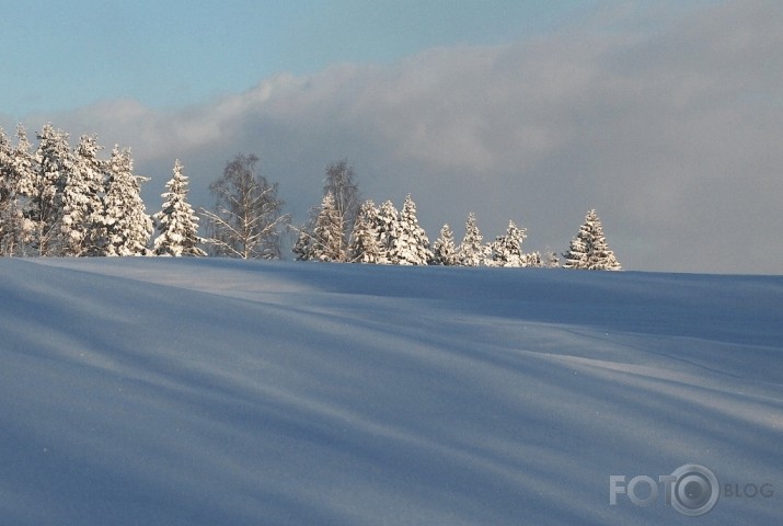 Aiz kalniņa ielejā...