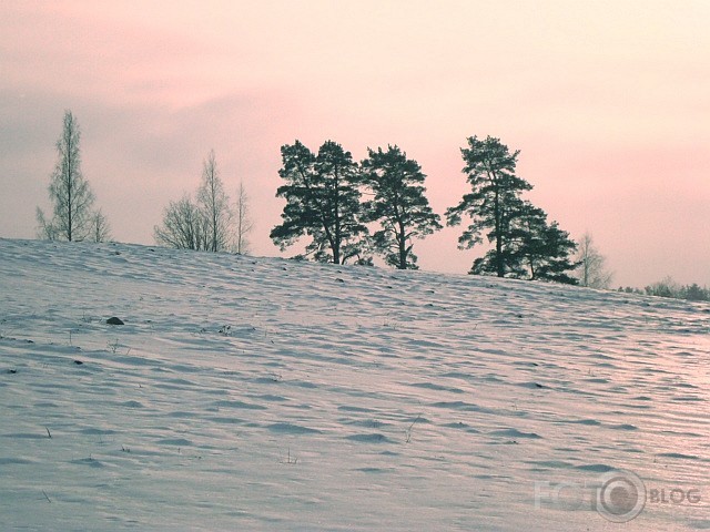 ziema neatkāpjas