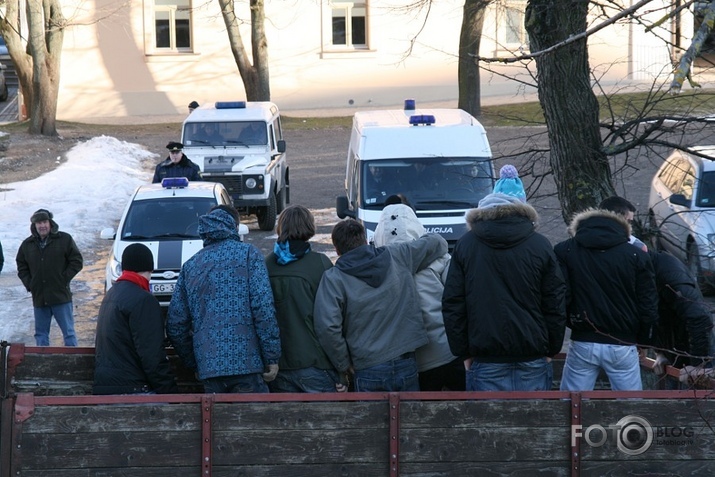 Zemnieku nemieri pie skābbarības torņa